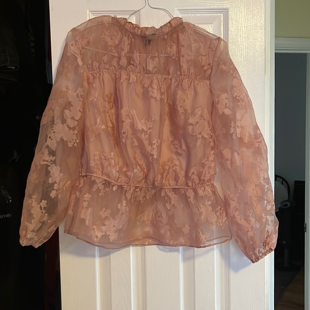 Chic top! MUST GO!